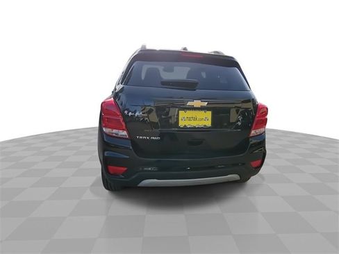 Used 2022 Chevrolet Trax LT w/ LT Convenience Package image 7