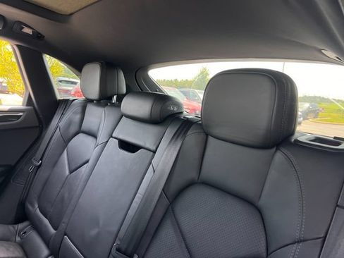 Used 2018 Porsche Macan w/ Premium Package Plus AWD/4WD image 20