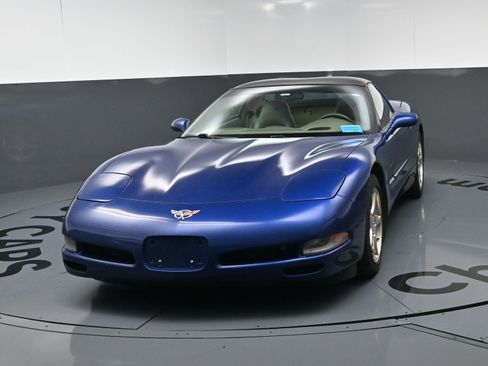Used 2004 Chevrolet Corvette Coupe w/ Preferred Equipment Group RWD image 13