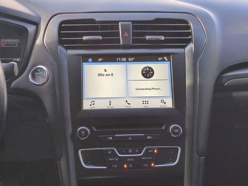 Used 2018 Ford Fusion SE w/ Equipment Group 201A image 17