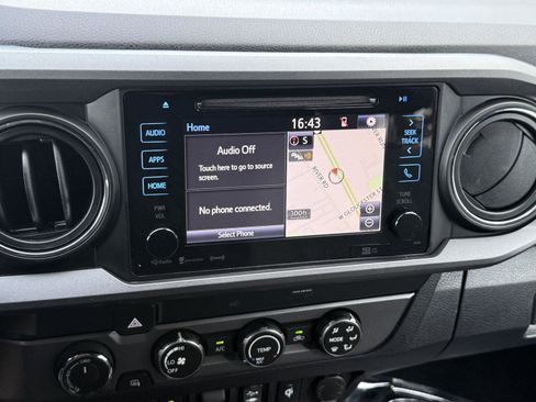 Used 2019 Toyota Tacoma TRD Off-Road w/ Technology Package AWD/4WD image 21