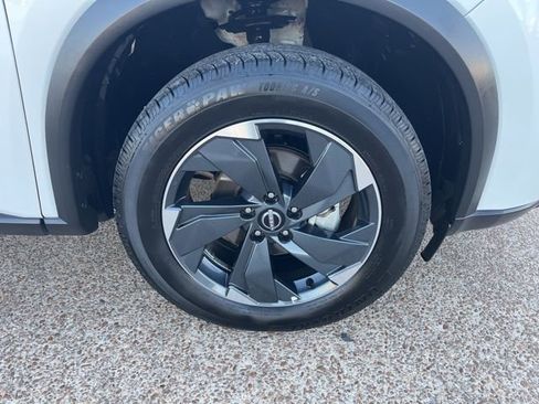 Used 2024 Nissan Rogue SV image 8