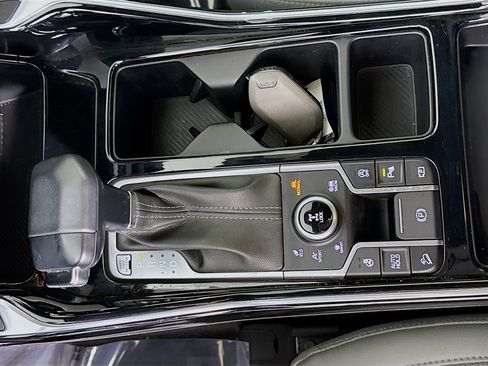 Used 2024 Kia Sorento SX Prestige w/ Sage Leather Package image 20