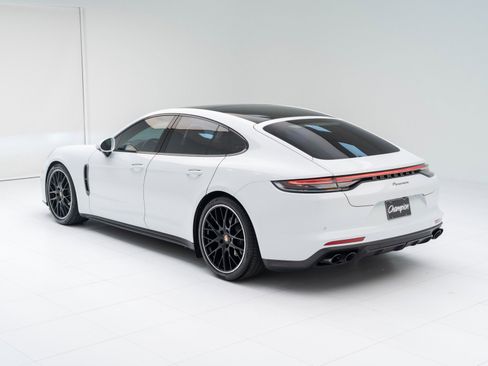 Certified 2023 Porsche Panamera Platinum Edition image 3