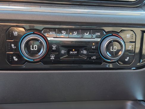 Used 2024 Chevrolet Silverado 2500 LTZ w/ LTZ Convenience Package image 17