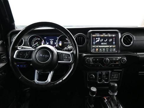 Used 2022 Jeep Wrangler Unlimited Sahara w/ Cold Weather Group AWD/4WD image 16
