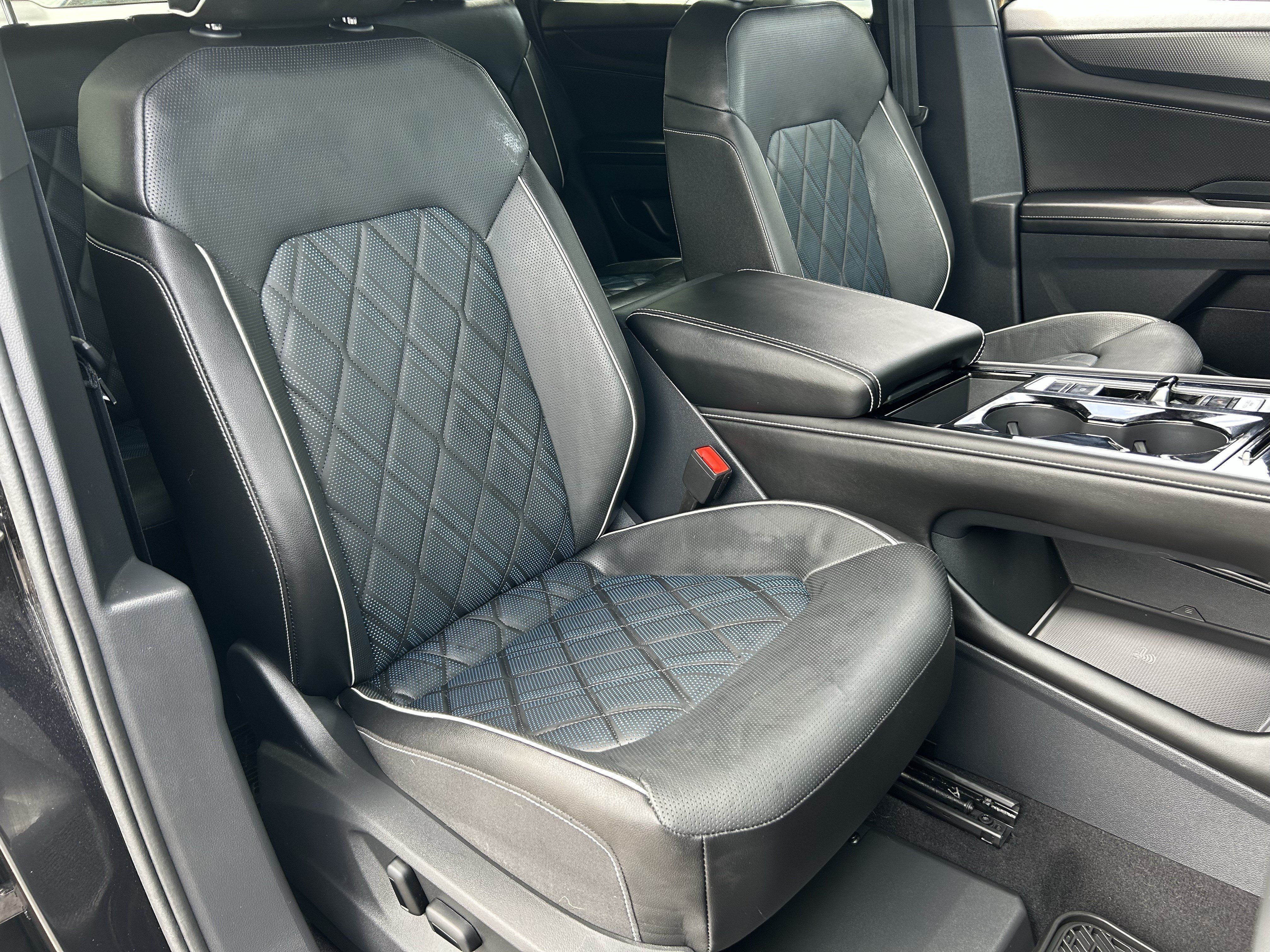 Certified 2024 Volkswagen Atlas Cross Sport SEL Premium R-Line AWD/4WD image 8