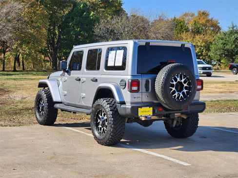 Used 2018 Jeep Wrangler Unlimited Sahara image 6
