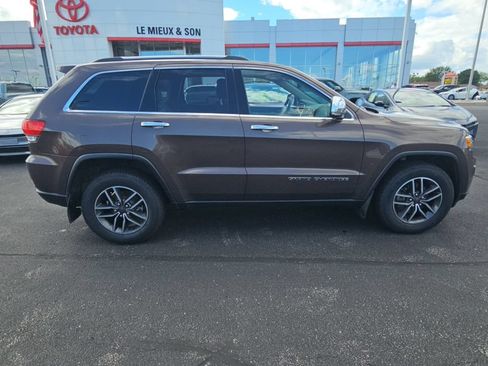 Used 2019 Jeep Grand Cherokee Limited AWD/4WD image 2