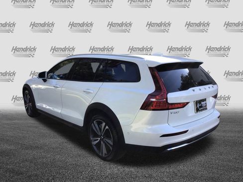 Certified 2025 Volvo V60 B5 Cross Country Plus image 8