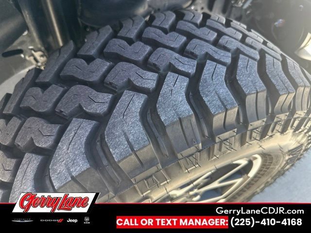 Used 2025 Jeep Gladiator Rubicon AWD/4WD image 11