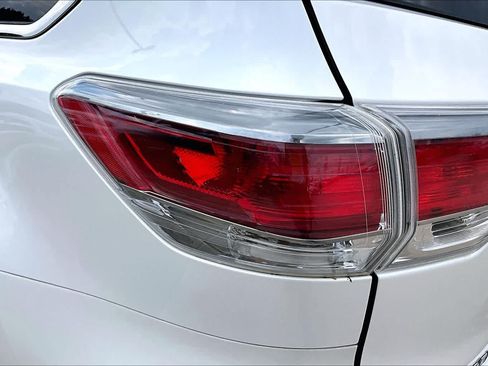 Used 2016 Toyota Highlander Limited Platinum FWD image 28