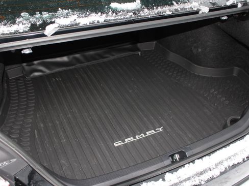 Used 2025 Toyota Camry LE image 9