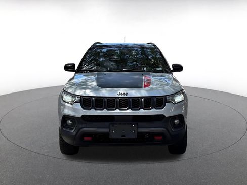 Used 2025 Jeep Compass Trailhawk AWD/4WD image 2