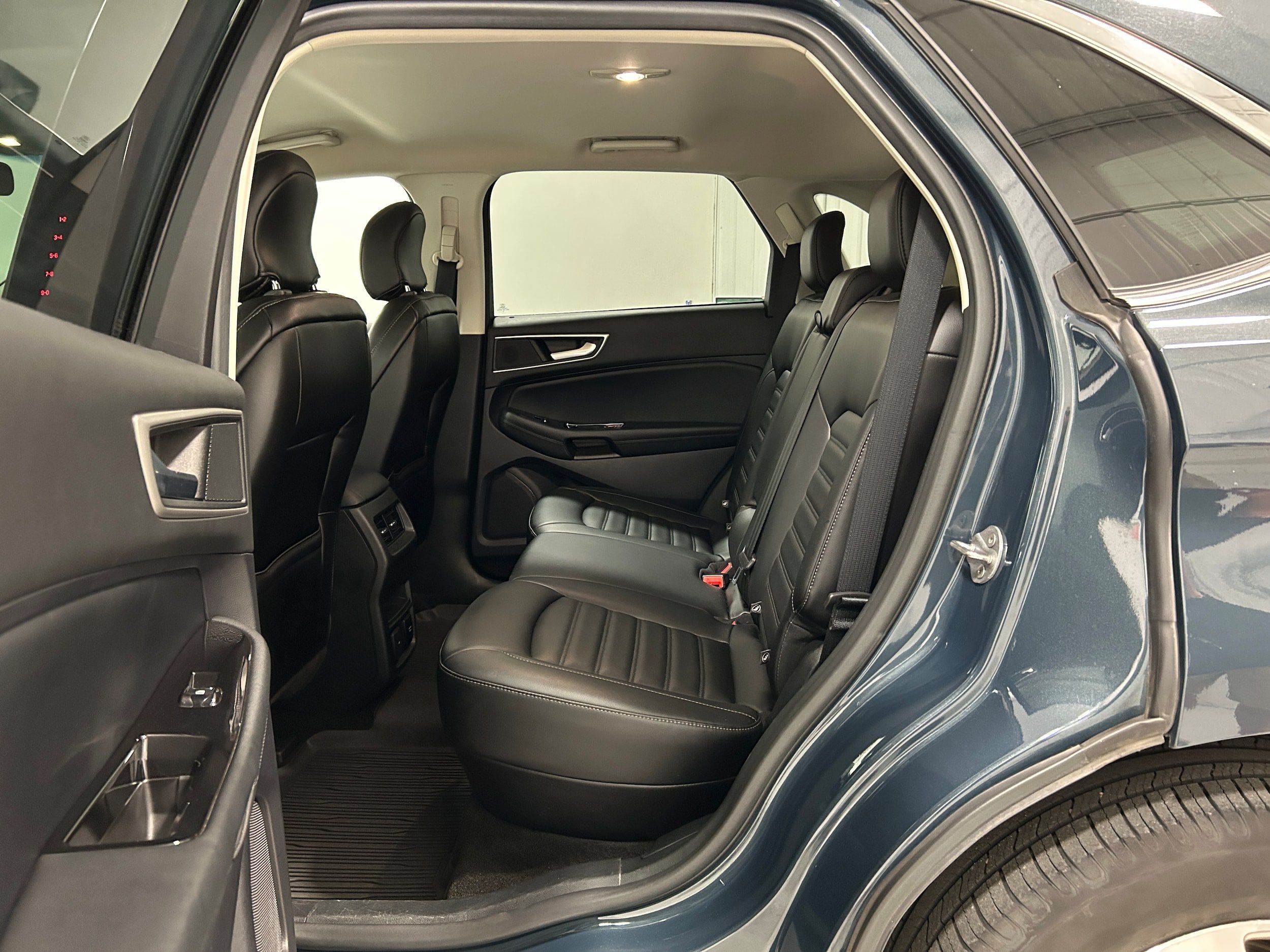 Used 2019 Ford Edge SEL w/ Equipment Group 201A AWD/4WD image 28