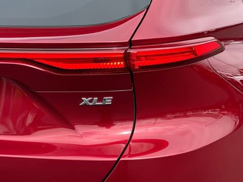 Certified 2023 Toyota Venza XLE AWD/4WD image 32