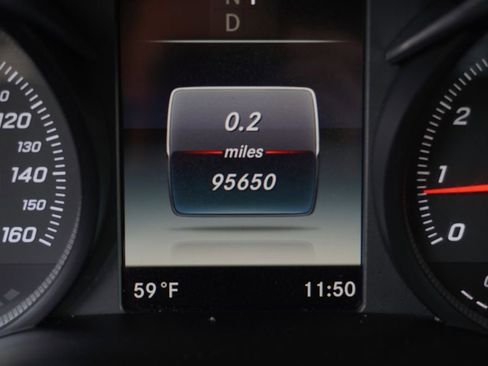 Used 2018 Mercedes-Benz GLC 300 4MATIC image 17