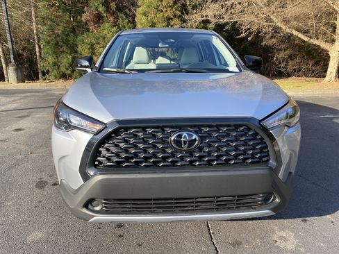 Used 2024 Toyota Corolla Cross L image 3