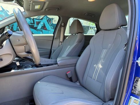 Used 2023 Hyundai Elantra SEL w/ Convenience Package FWD image 12