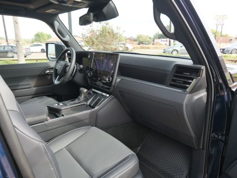 Used 2025 Lexus GX 550 w/ Accessory Package (2T) image 15