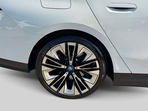 Certified 2025 BMW i5 xDrive40 w/ Premium Package image 9