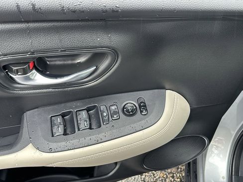 Used 2025 Honda HR-V LX image 14