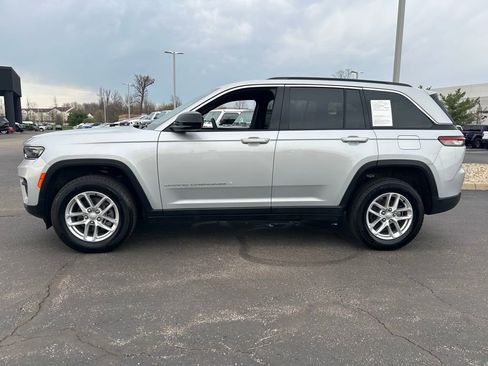 Used 2024 Jeep Grand Cherokee Laredo X image 4