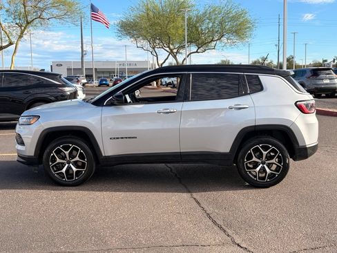 Used 2025 Jeep Compass Limited AWD/4WD image 3