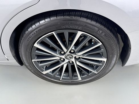 Used 2025 Lexus ES 300h w/ Premium Package image 29