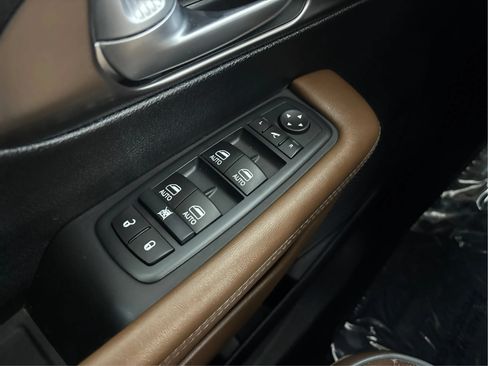Used 2017 Chrysler Pacifica Limited FWD image 41