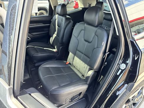 Used 2024 Kia Telluride EX w/ EX Captain's Chair Package AWD/4WD image 12