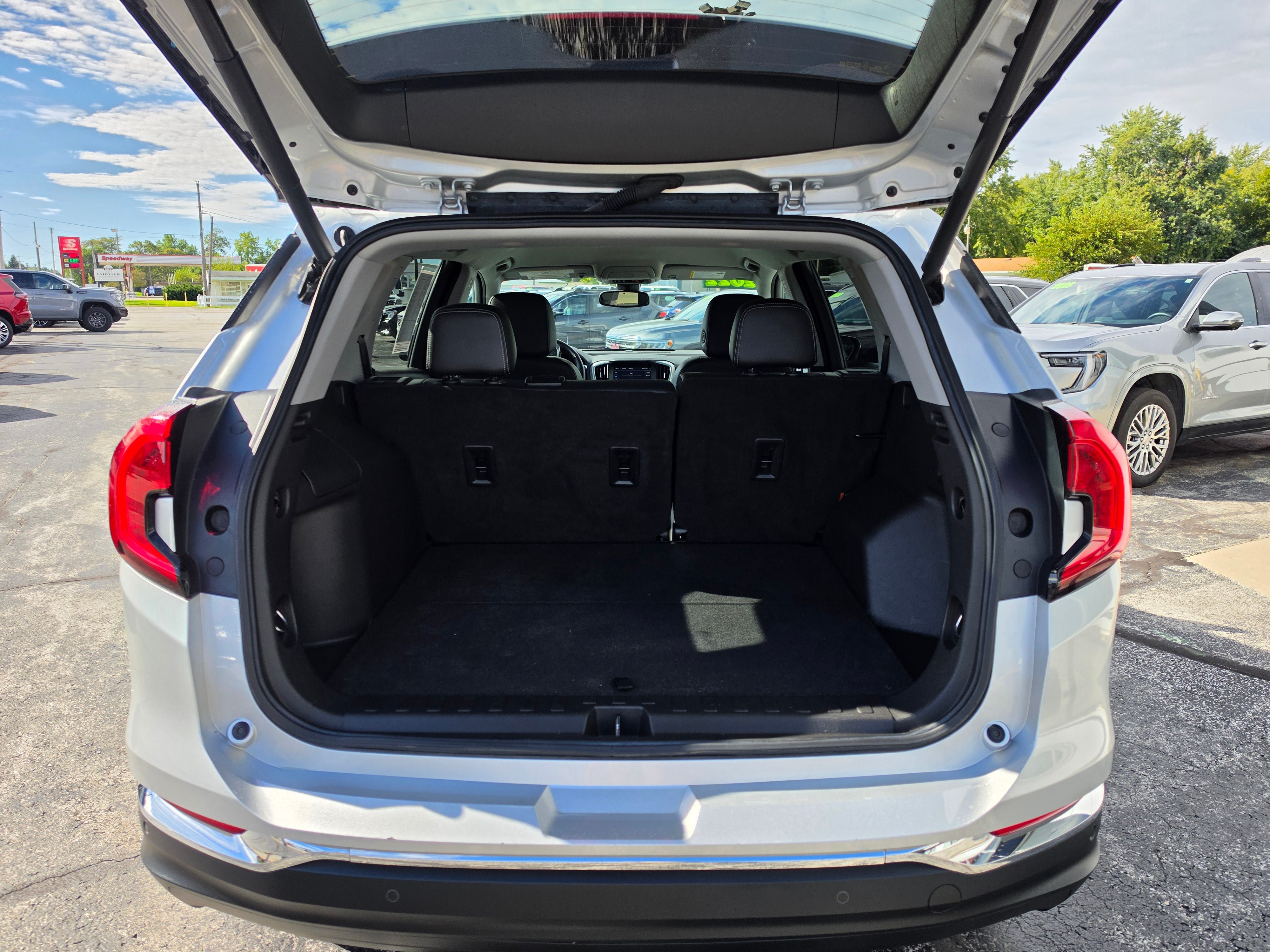 Used 2022 GMC Terrain SLT w/ Tech Package FWD image 6