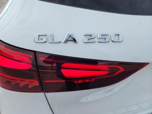 Used 2025 Mercedes-Benz GLA 250 4MATIC image 12