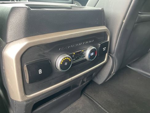 Used 2024 Ford Expedition XLT image 6