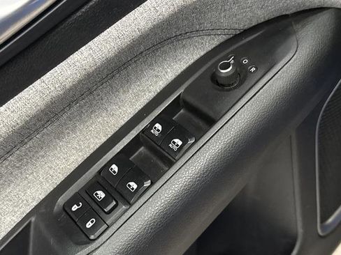 Used 2023 Jeep Compass Latitude image 17