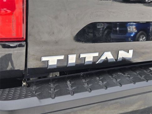 Used 2021 Nissan Titan SV w/ SV Convenience Package image 12