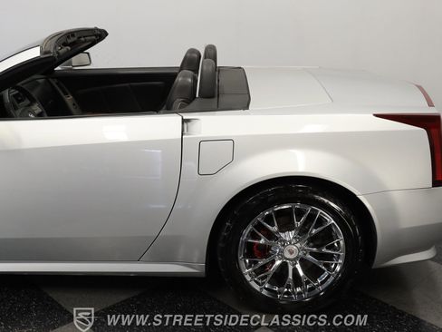 Used 2009 Cadillac XLR image 23