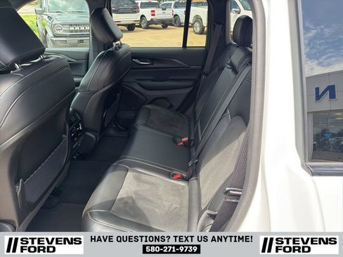 Used 2025 Jeep Grand Cherokee Altitude AWD/4WD image 28