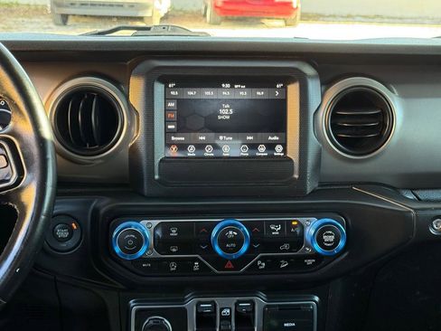 Used 2018 Jeep Wrangler Unlimited Sport S AWD/4WD image 10