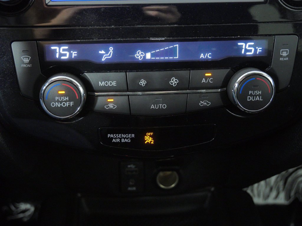 Used 2017 Nissan Rogue SV w/ Sun & Sound Touring Package AWD/4WD image 30