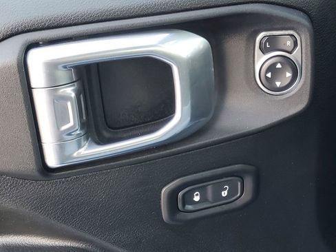 Used 2021 Jeep Gladiator Sport image 14