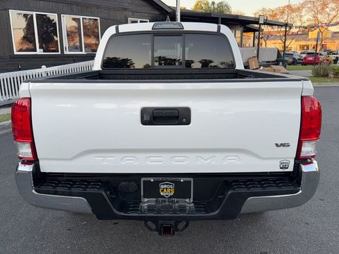 Used 2016 Toyota Tacoma SR5 w/ Towing Package image 7