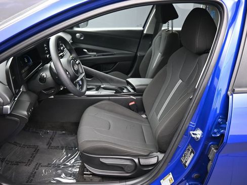 Used 2025 Hyundai Elantra SE FWD image 18
