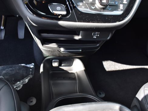 New 2026 Chrysler Pacifica Select FWD image 21