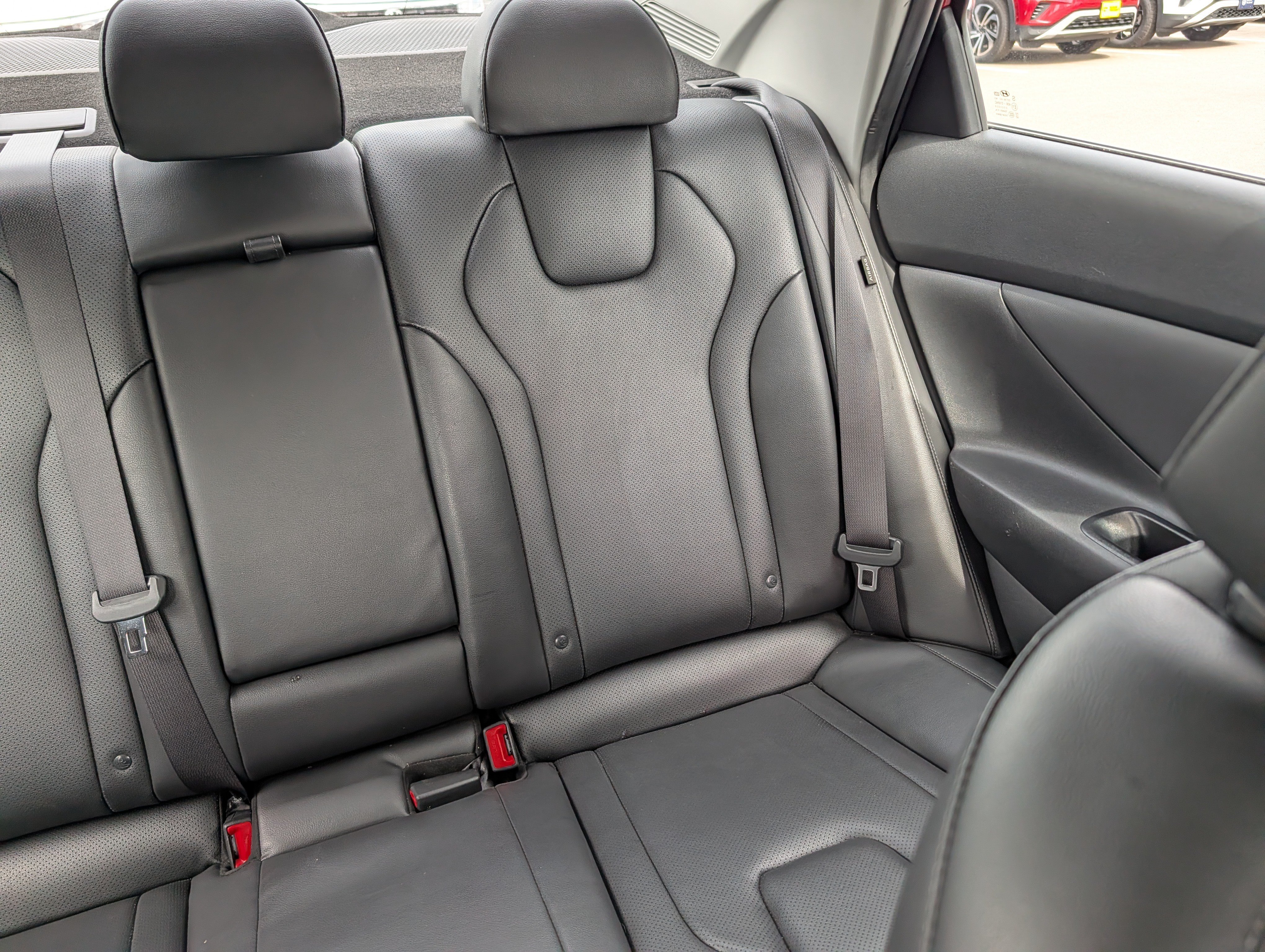 Used 2025 Hyundai Elantra Limited FWD image 14