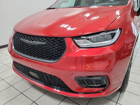 New 2026 Chrysler Pacifica Select w/ S Appearance Package image 23