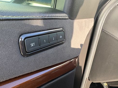 Used 2019 Cadillac Escalade Luxury RWD image 28