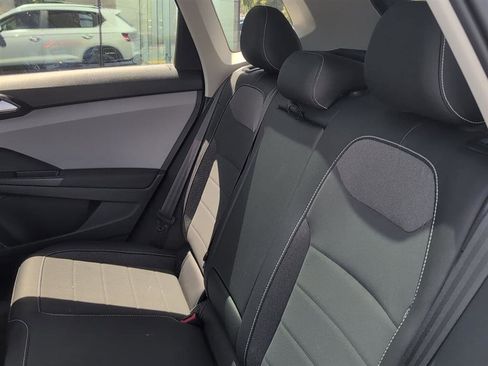 Used 2023 Volkswagen Taos SE w/ Panoramic Sunroof Package FWD image 11