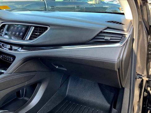 Used 2021 Buick Enclave Avenir image 16