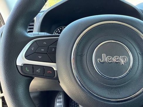 Used 2023 Jeep Renegade Latitude AWD/4WD image 37
